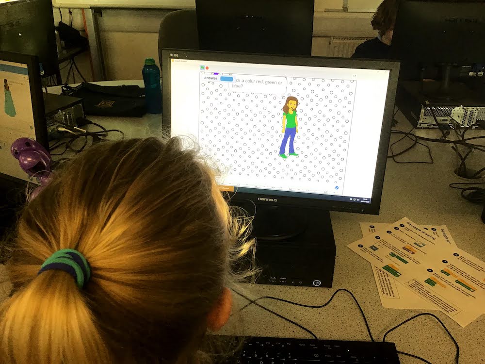 girl-coding-in-scratch